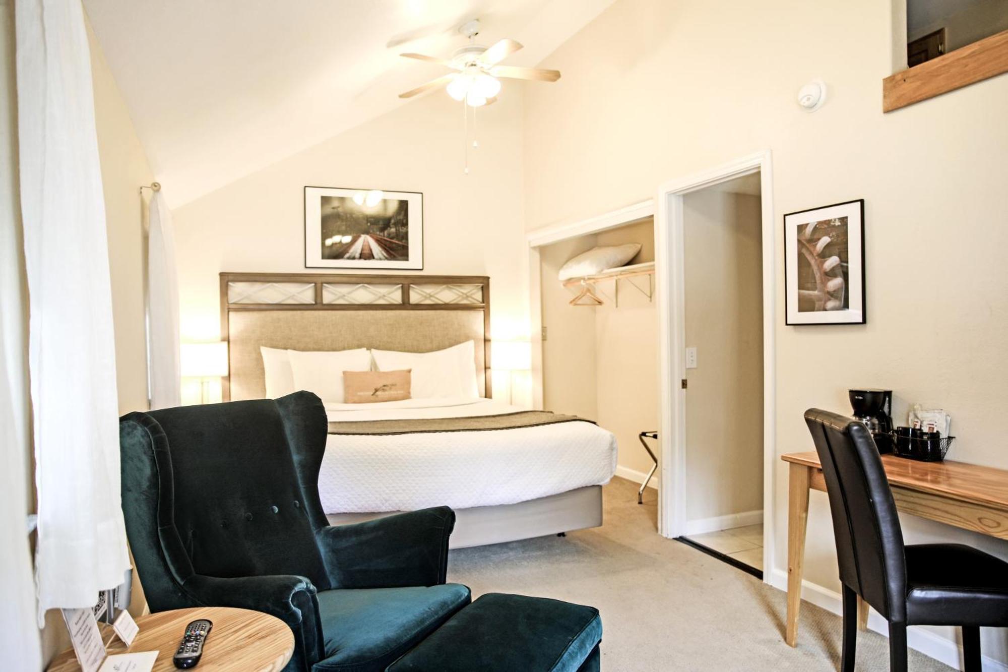 Sierra Mountain Inn แกรสแวลลีย์ ภายนอก รูปภาพ
