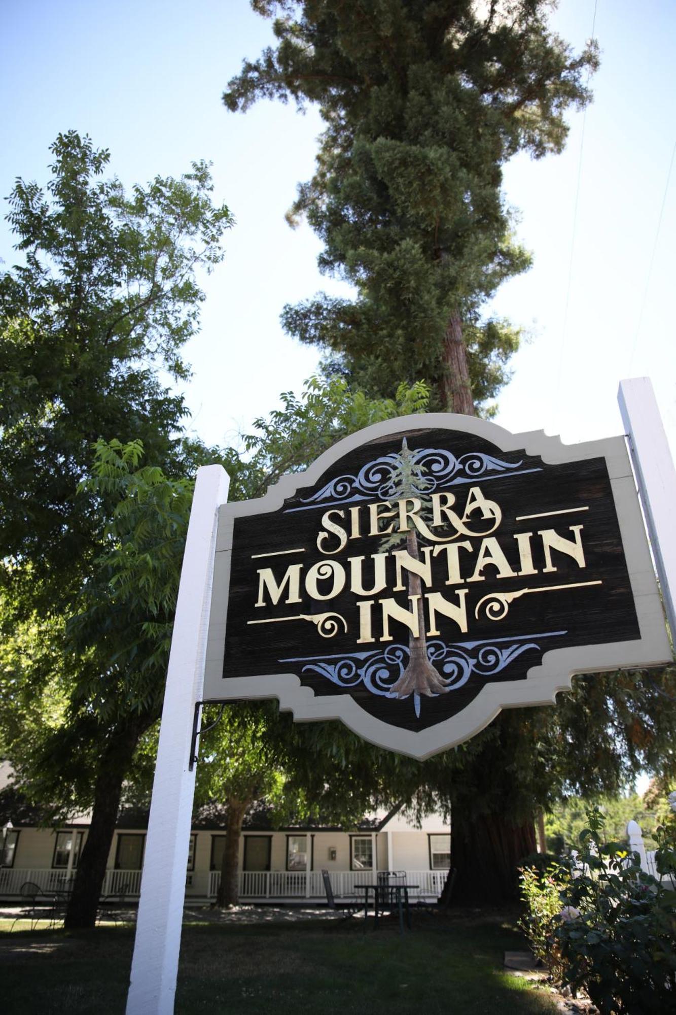 Sierra Mountain Inn แกรสแวลลีย์ ภายนอก รูปภาพ